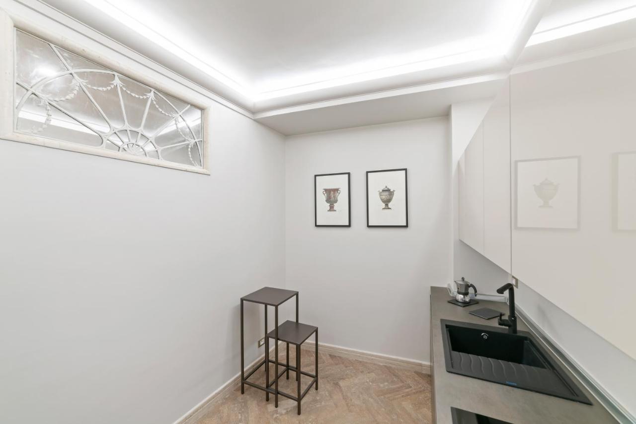 Bmga L Viapaola43 Palace * Rome